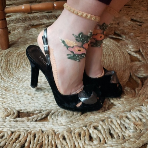 VINTAGE//GORGEOUS VELVET// FENDI HEEL - Picture 3 of 8